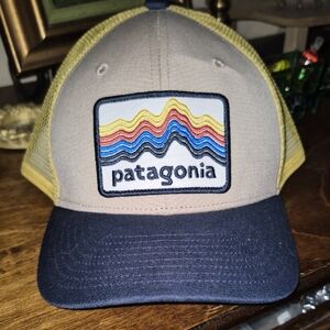 KIDS Patagonia Two-Tone Trucker Hat — Navy Brim, Tan Front & Yellow Mesh